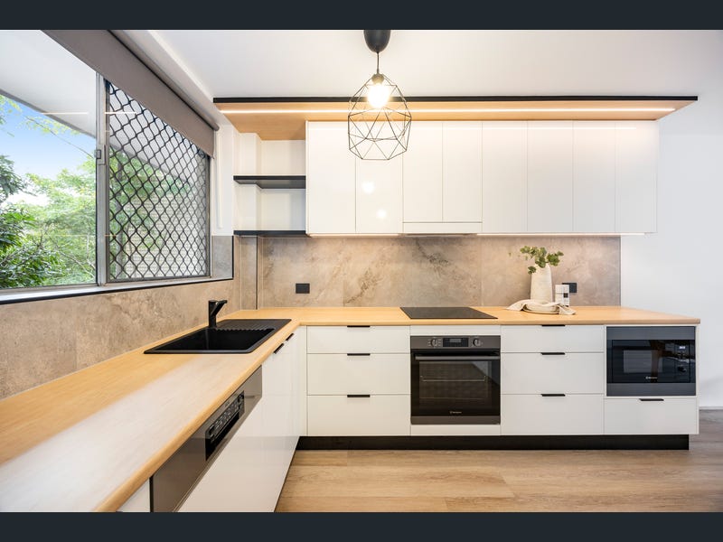2/51 Gustavson Street, Annerley