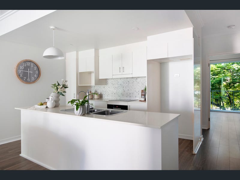 2/6-8 Miami Key, Broadbeach Waters