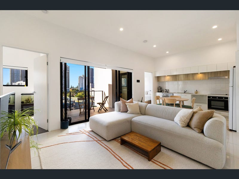 705/9 Hooker Boulevard, Broadbeach Waters