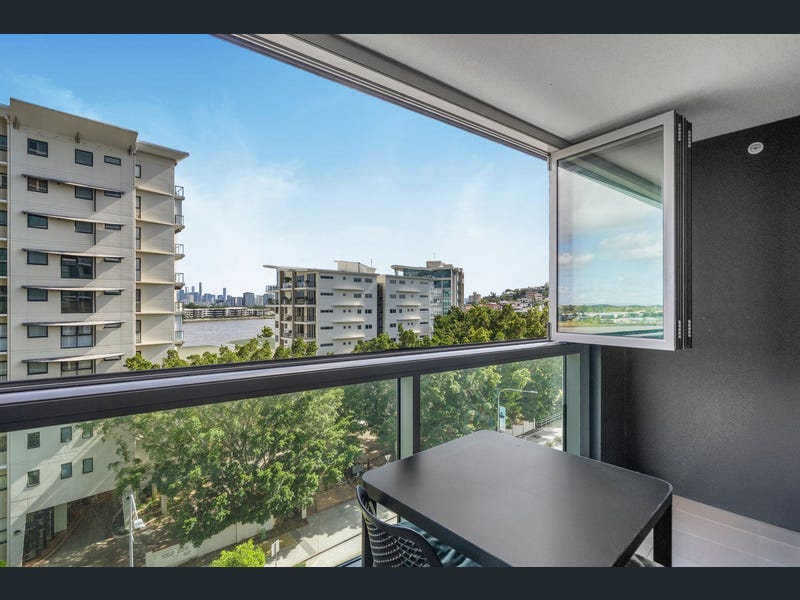 10612/8 Harbour Road, Hamilton
