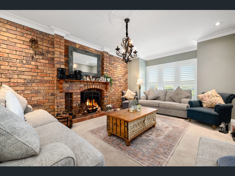 6 Softwind Court, Kenmore Hills