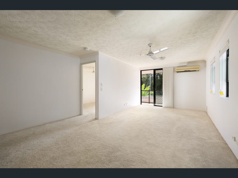 2/24 Slatyer Avenue, Bundall
