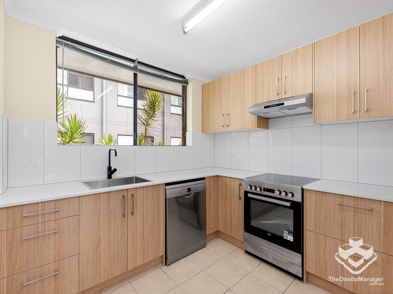 4/114 Carmody Road, St Lucia