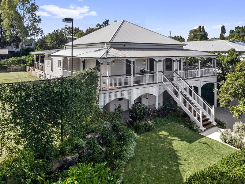 194 Cliveden Avenue, Corinda, Qld 4075