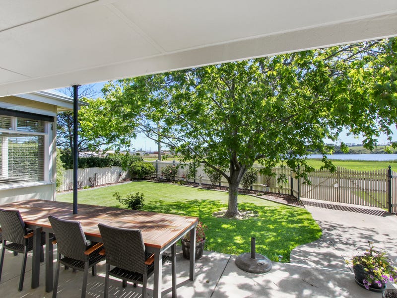 8 North Arm Avenue, Lakes Entrance, Vic 3909