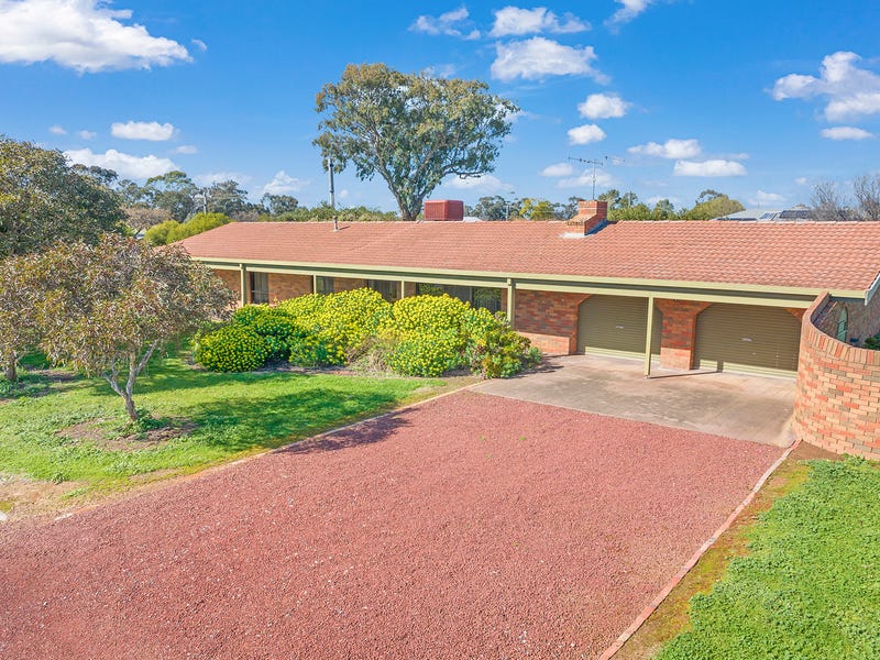 30 Baynes Street, Rochester, Vic 3561