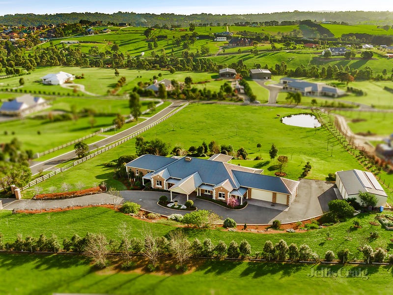 85 Sunset Drive, Chirnside Park, Vic 3116 Property Details