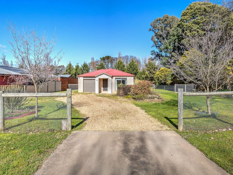 8 Station Street, Porepunkah, Vic 3740
