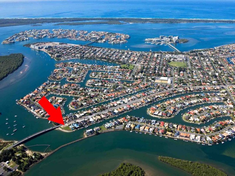 2 Oxley Drive, Paradise Point, Qld 4216 Property Details