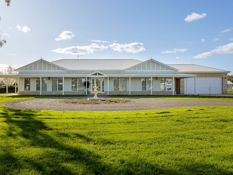 35 Wonga Park Drive, Waldara, Vic 3678