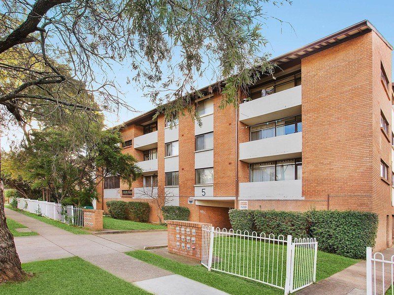 4/5 Lachlan Street, Warwick Farm