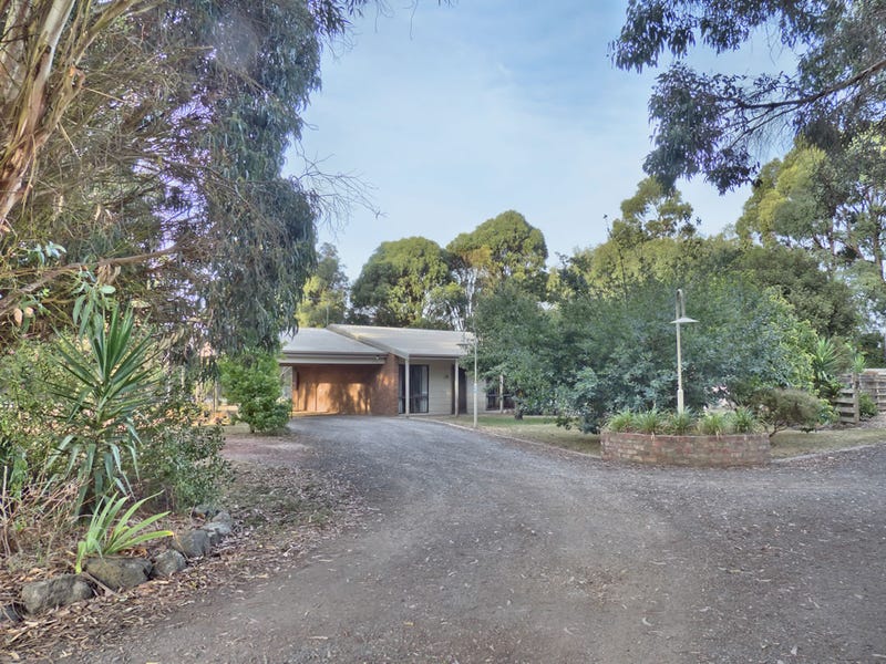 6 Berry St, Ballan, Vic 3342 Property Details