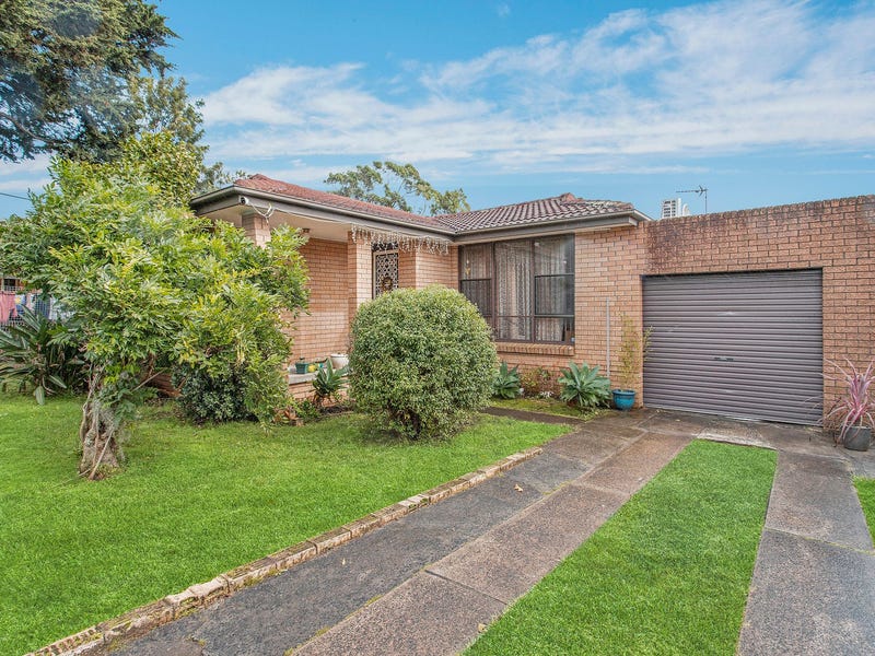 4 Fisher Street, Oak Flats, NSW 2529