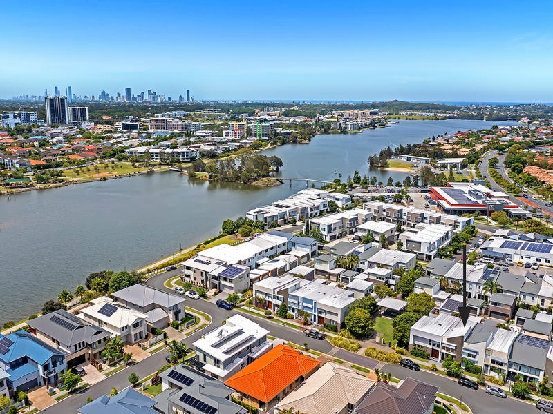 40 South Bay Drive, Varsity Lakes, Qld 4227