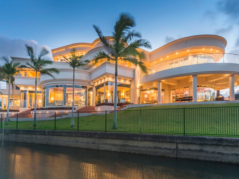 2585 Gracemere Cct Nth, Hope Island, Qld 4212 Property Details