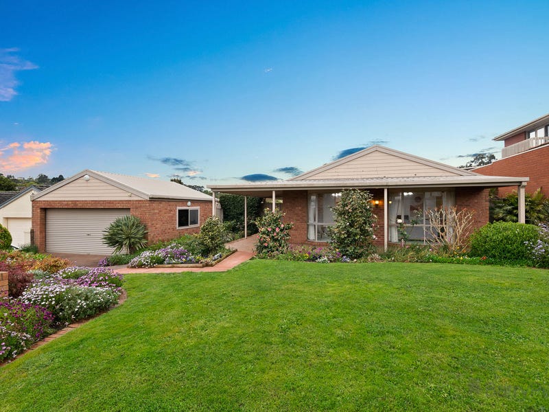 8 Avebury Drive, Berwick, Vic 3806