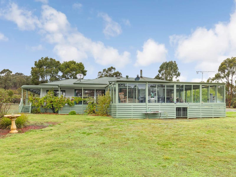 111 Doolan Cres, Heathcote, Vic 3523