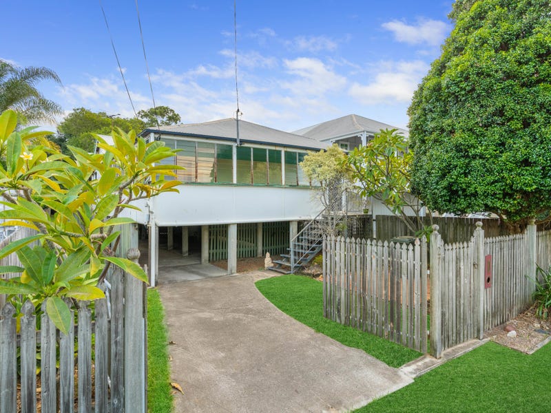 27 Perkins Street, Sandgate, Qld 4017