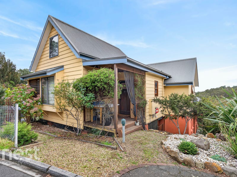 1/12 Saunders Crescent