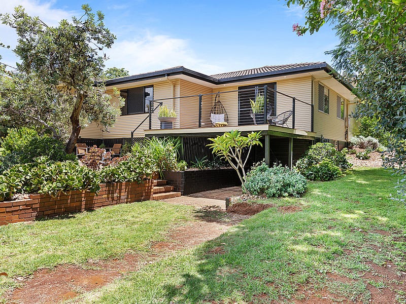 17 Hillside Street, Newtown, Qld 4350