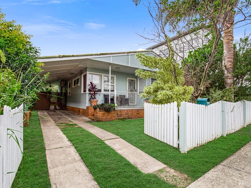 4 Alfred Street, Woody Point, Qld 4019