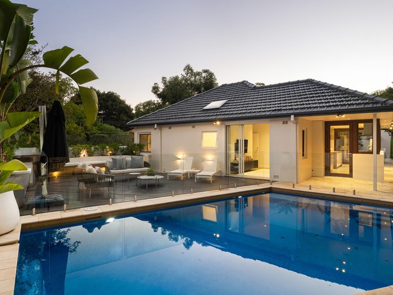 19 Sugarloaf Crescent