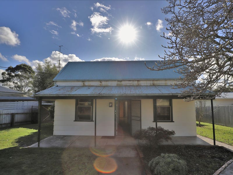 35 Couper Street, Mirboo North, Vic 3871