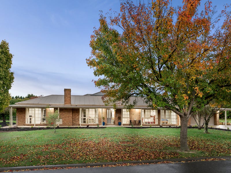 9 Skyline Drive, Gisborne, Vic 3437