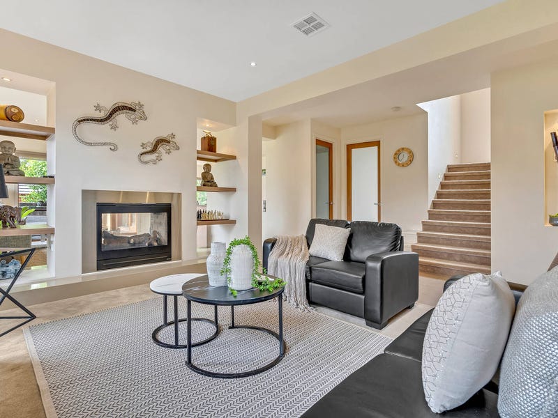 8 Dumbarton Way, Gisborne, Vic 3437