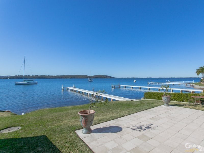 33 Excelsior Parade, Carey Bay, NSW 2283 Property Details