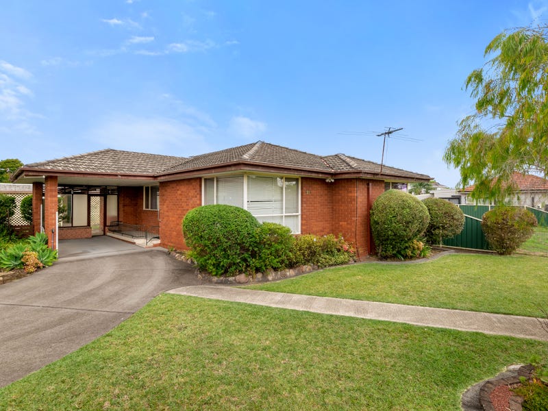 21 First Avenue, Macquarie Fields, NSW 2564