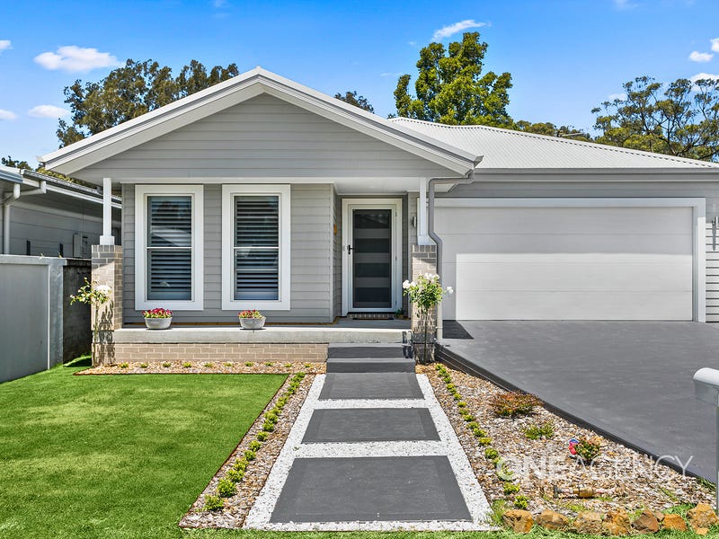 14 The Esplanade, Oak Flats, NSW 2529