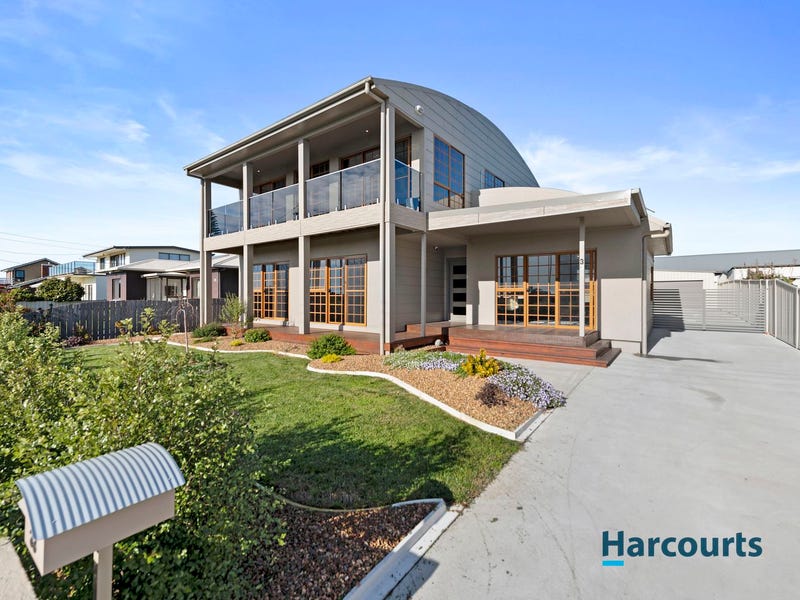 33 Street, Devonport, Tas 7310