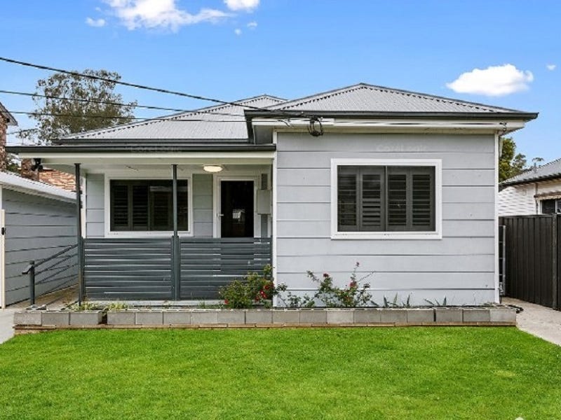 8 Bradshaw Avenue, Moorebank, NSW 2170