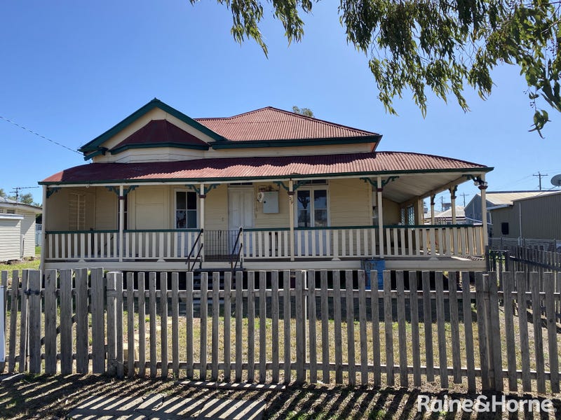 39 Raglan Street, Roma, Qld 4455