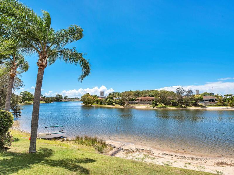 5/2628 Dunlin Drive, Burleigh Waters, Qld 4220 Property Details