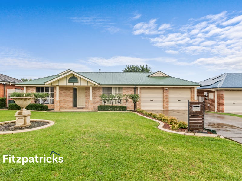 5 Woomera Place, Glenfield Park, NSW 2650