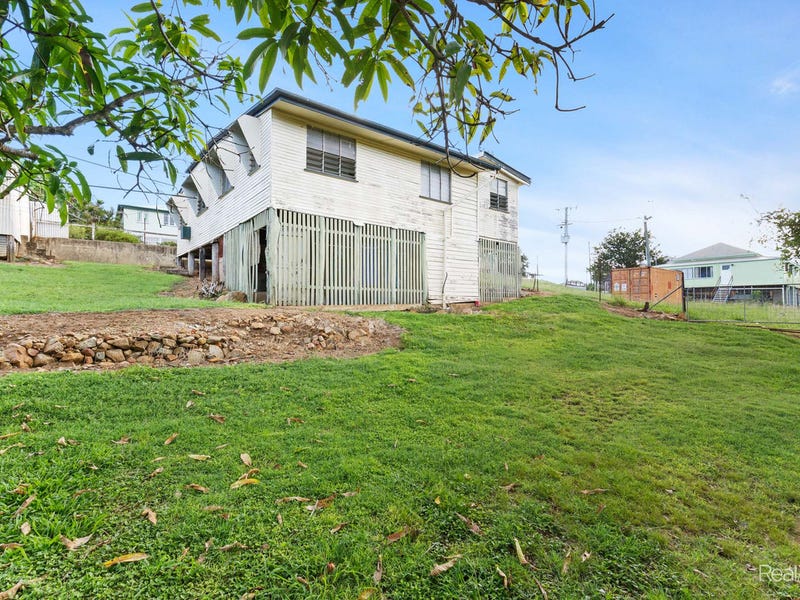 7 River Street, Mount Qld 4714