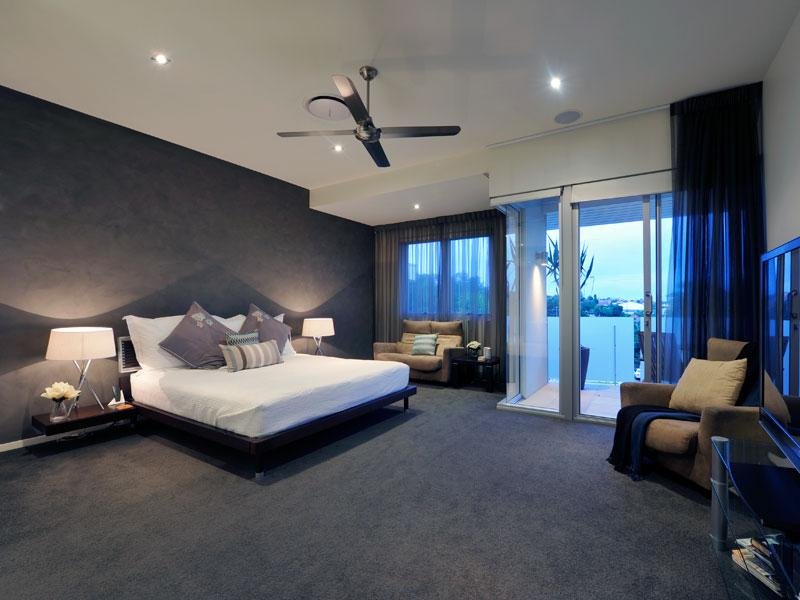 Classic bedroom design idea with carpet & balcony using ...